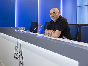 Jose Antonio Pastor durante la rueda de prensa en el Parlamento Vasco