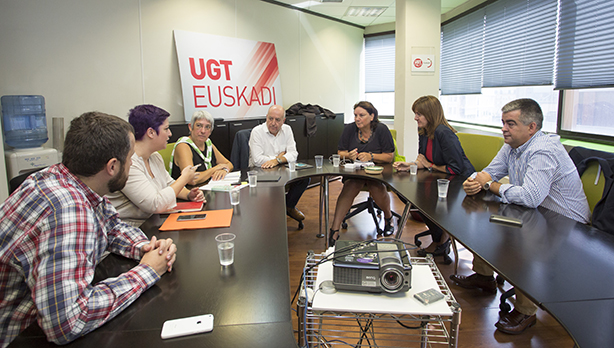 La Secretaria General de los Socialistas Vascos, Idoia Mendia, reunida con la Vicepresidenta de la Comisin europea de Empleo y Asuntos Sociales, Agnes Jongerius, Miguel ngel Morales, Secretario de Organizacin del PSE-EE, Eider Gardiazabal, europarlamentaria socialista, y Ral Arza, Secretario General de UGT-Euskadi, Alberto Alonso, Secretario de Empleo. [Foto.Socialistas Vascos]