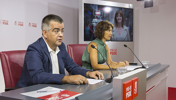 Miguel Angel Morales y Begoa Gil presentan la campaa del PSE-EE [Foto: Socialistas Vascos]