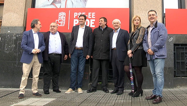 Oscar Lpez ha visitado la Oficina Electoral que los Socialistas Vascos hemos abierto en Bilbao. [Foto: Socialistas Vascos]