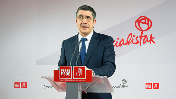 Patxi López, gaur goizean PSE-EEren Bilboko egoitzan eskaini duen prentsaurrekoan