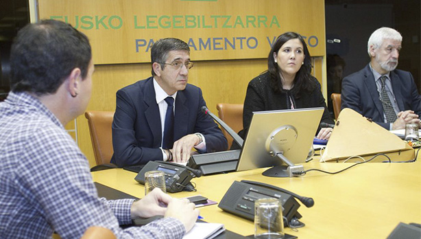 Patxi Lopezek parte hartu du Eusko Legebiltzarreko Autogobernuaren lantaldean. [Argazkia: Eusko Legebiltzarra]