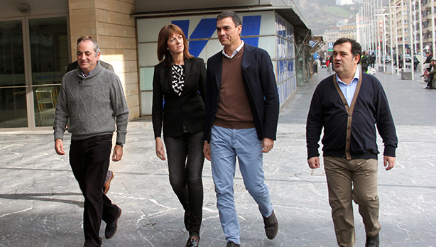 Pedro Sanchezek eta Idoia Mendiak Donostian egindako batzar irekian parte hartu dute. [Argazkia: Euskal Sozialistak]