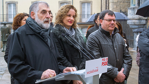 Peio Lpez de Munain y Cristina Gonzlez en el acto de presentacin del Manifiesto sobre el futuro de los servicios sociales. [Foto: Socialistas Vascos]