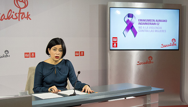 Pilar Ros, PSE-EEko Berdintasuneko Idazkaritzako arduraduna, goizean Bilbon eskaini duen prentsaurrekoan. [Argazkia: Euskal Sozialistak]