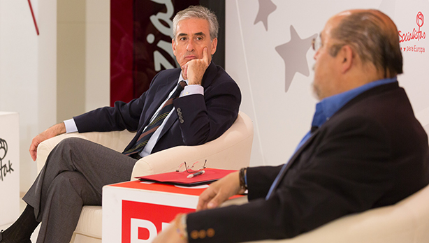 Ramn Jaregui, junto a Txarli Prieto durante el encuentro que ha mantenido con sindicatos en Vitoria-Gasteiz. (Foto: Socialistas Vascos)