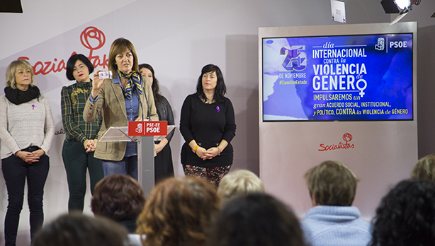 Rueda de prensa de Idoia Mendia con motivo del da internacional contra la violencia de gnero [Foto: Socialistas Vascos]