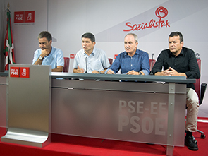 Rueda de prensa de Miguel de los Toyos (alcalde de Eibar), Enrique Ramos (Sec. Poltica Institucional PSE-EE), Alfonso Garca (alcalde de Barakaldo) y Javier Martnez (alcalde de Irua de Oca)