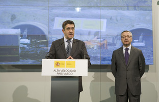 Patxi Lpez, junto a Jos Blanco, Ministro de Fomento