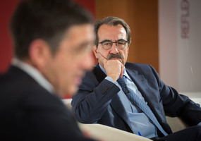 Emilio Ontiveros y Patxi Lpez en la quinta conferencia del ciclo 