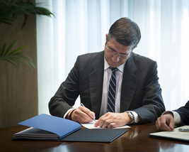 Firma del acuerdo entre PSE-EE y PNV