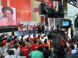Patxi Lpez y Leyre Pajn han respondido a las preguntas de los jvenes en el marco del congreso federal del PSOE 