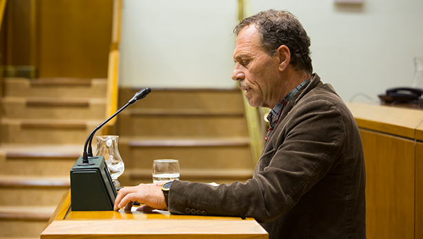 Bixen Itxaso durante una intervencin en el Parlamento Vasco