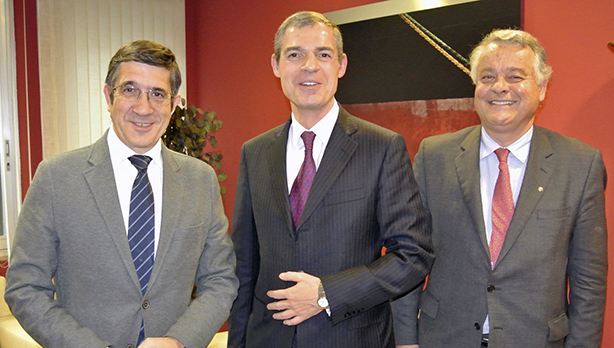 El secretario general del PSE-EE, Patxi Lpez, ha recibido hoy al embajador de Francia en Espaa, Jrme Bonnafont, y al cnsul general de Francia en Bilbao, Fabrice Delloye,